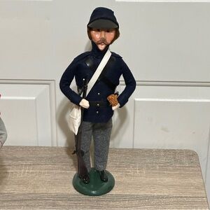 Byers Choice Caroler Civil War Union Soldier w/Musket (Iron) &‎ Pipe SIGNED